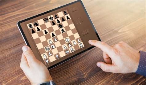 where to play chess online with friends